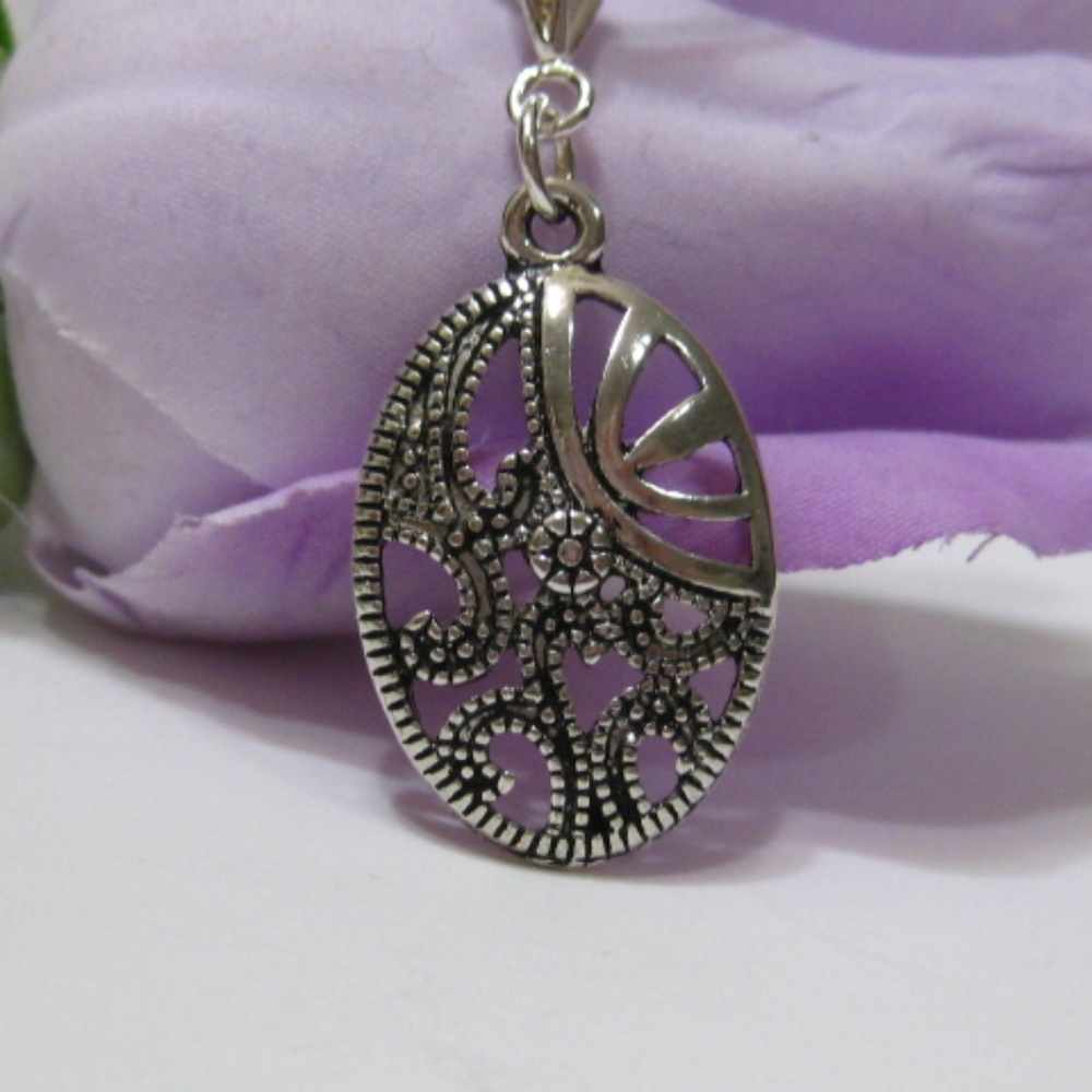 Antique silver geometric pendant necklace
